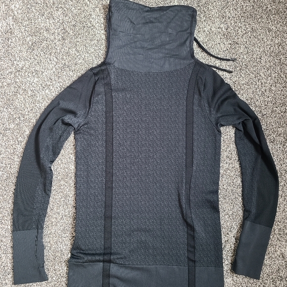 Under Armor Exercise Pullover - Picture 2 of 4